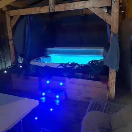 Maison Centre Jacuzzi Jardin Et Climatisation Ferienhaus
