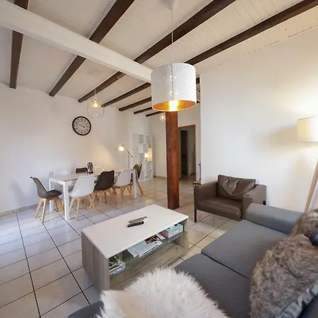 Holiday home Maison Centre Jacuzzi Jardin Et Climatisation *