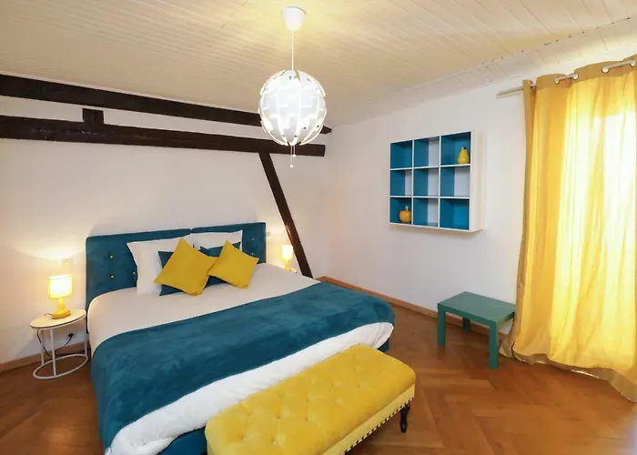 Maison Centre Jacuzzi Jardin Et Climatisation Holiday home *