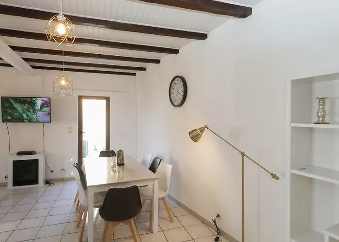 Holiday home Maison Centre Jacuzzi Jardin Et Climatisation *