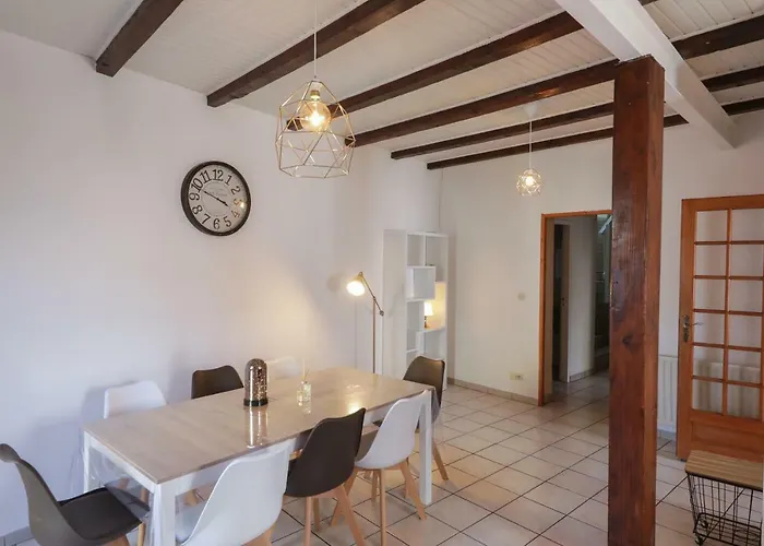 Holiday home Maison Centre Jacuzzi Jardin Et Climatisation *